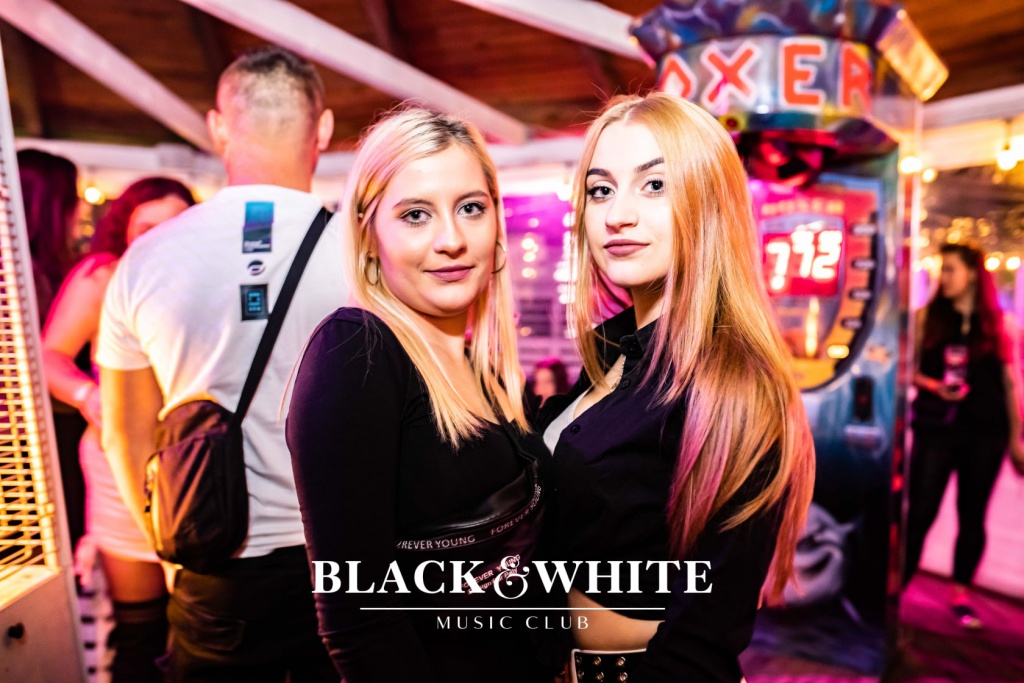 Łobuzy na trzecie urodziny Clubu Black&White [22.10.2021] - zdjęcie #76 - eOstroleka.pl