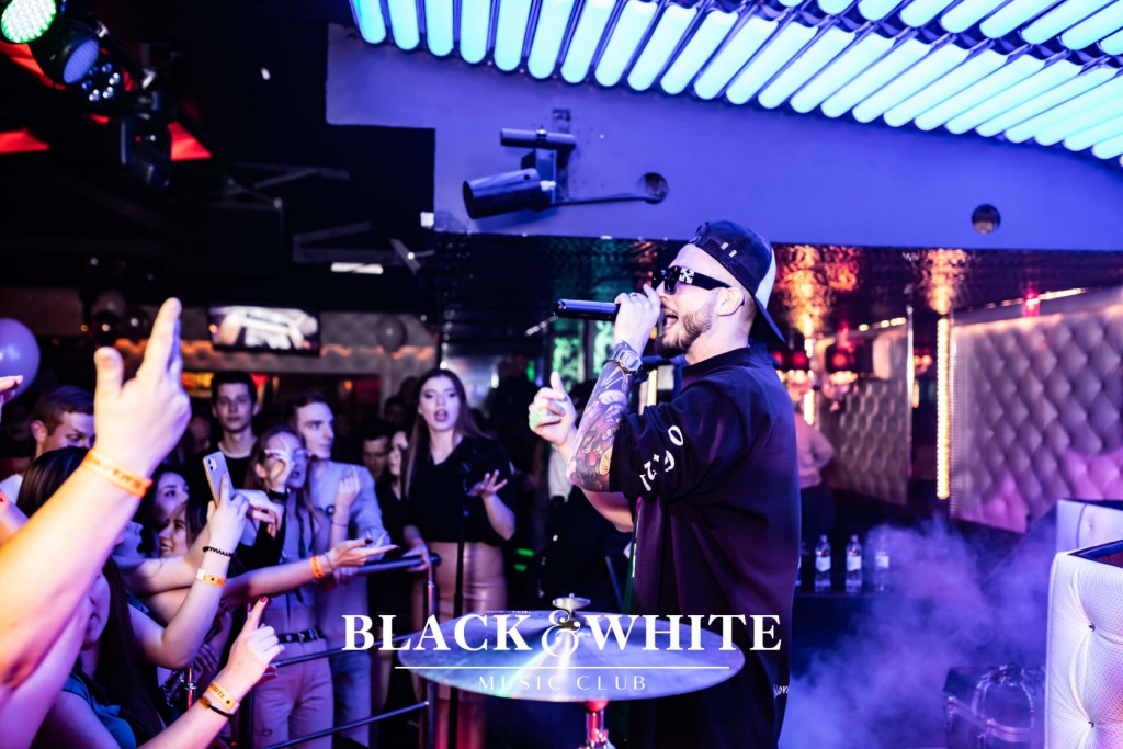 Łobuzy na trzecie urodziny Clubu Black&White [22.10.2021] - zdjęcie #60 - eOstroleka.pl