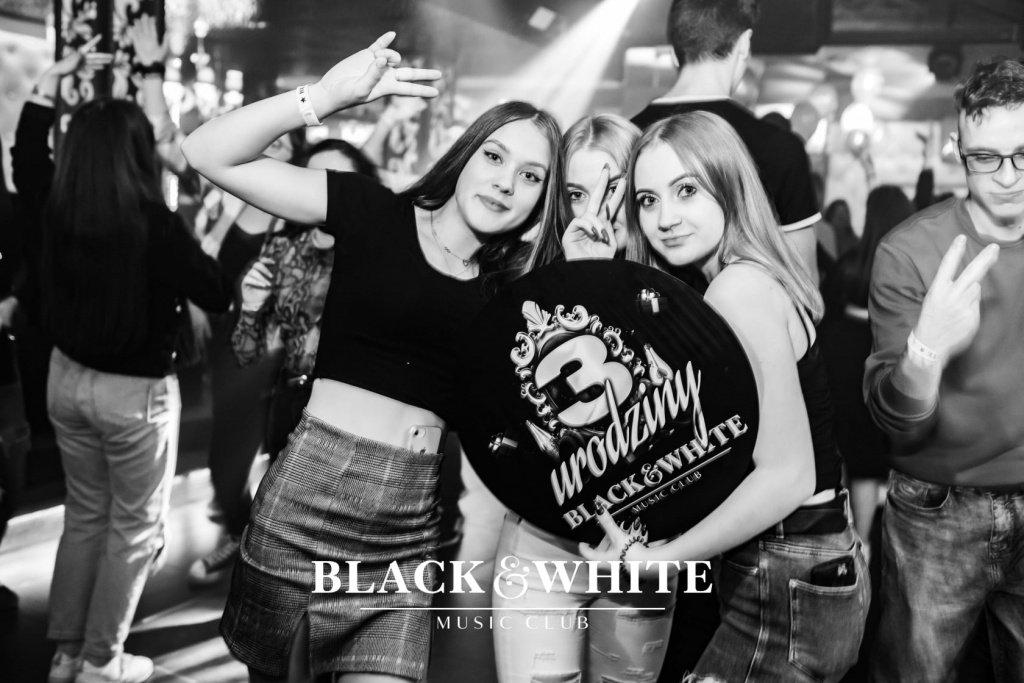Łobuzy na trzecie urodziny Clubu Black&White [22.10.2021] - zdjęcie #58 - eOstroleka.pl