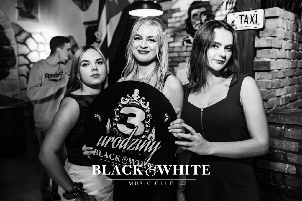 Łobuzy na trzecie urodziny Clubu Black&White [22.10.2021] - zdjęcie #53 - eOstroleka.pl