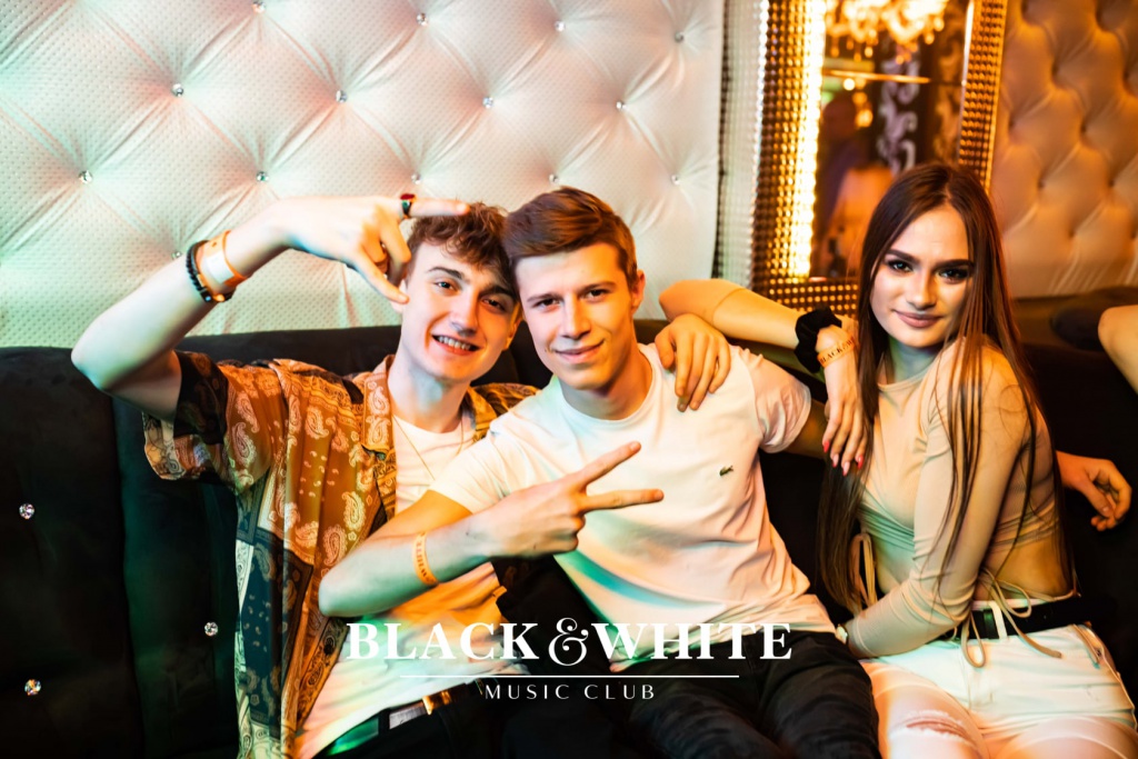 Łobuzy na trzecie urodziny Clubu Black&White [22.10.2021] - zdjęcie #52 - eOstroleka.pl