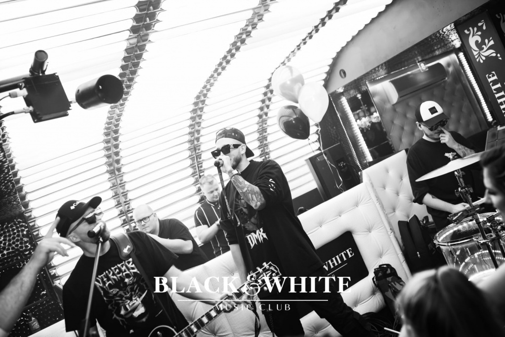 Łobuzy na trzecie urodziny Clubu Black&White [22.10.2021] - zdjęcie #45 - eOstroleka.pl