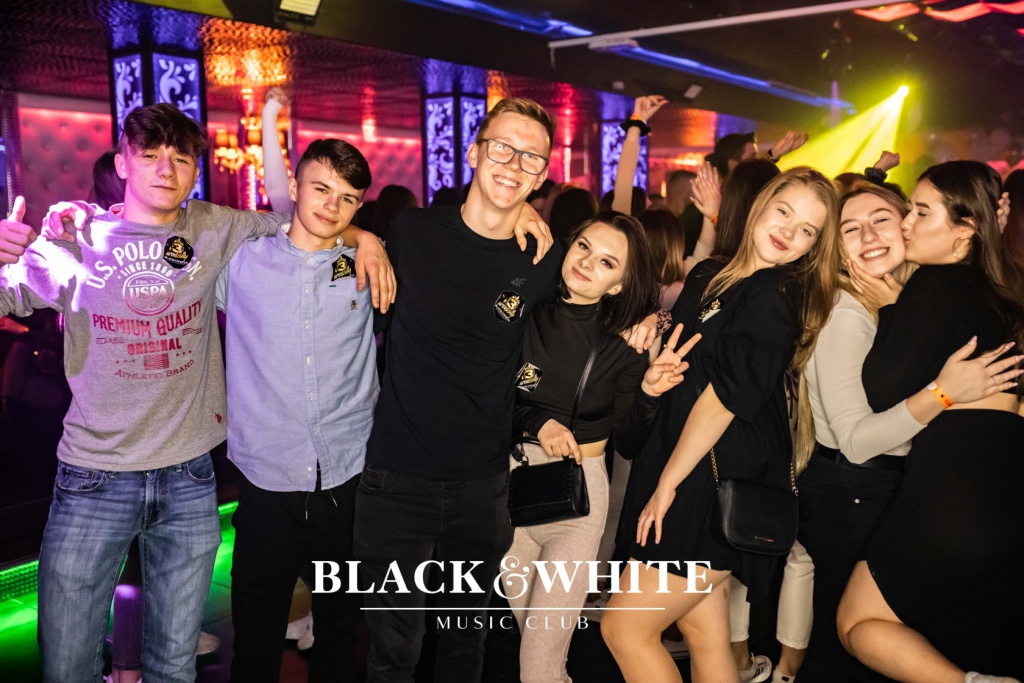 Łobuzy na trzecie urodziny Clubu Black&White [22.10.2021] - zdjęcie #43 - eOstroleka.pl