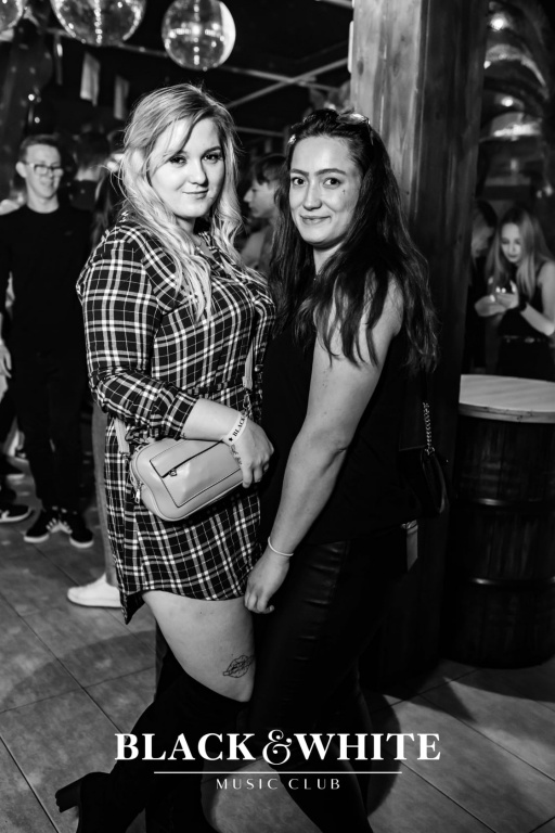 Łobuzy na trzecie urodziny Clubu Black&White [22.10.2021] - zdjęcie #42 - eOstroleka.pl