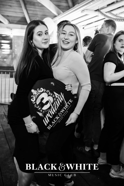 Łobuzy na trzecie urodziny Clubu Black&White [22.10.2021] - zdjęcie #34 - eOstroleka.pl