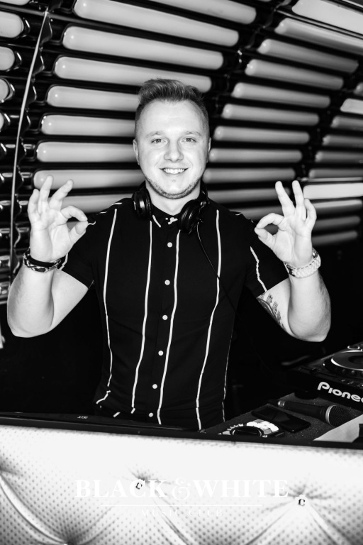 Łobuzy na trzecie urodziny Clubu Black&White [22.10.2021] - zdjęcie #29 - eOstroleka.pl