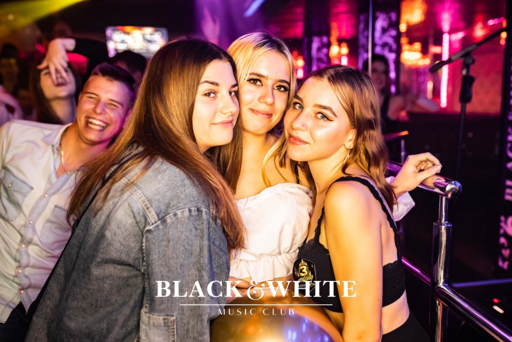 Łobuzy na trzecie urodziny Clubu Black&White [22.10.2021] - zdjęcie #19 - eOstroleka.pl