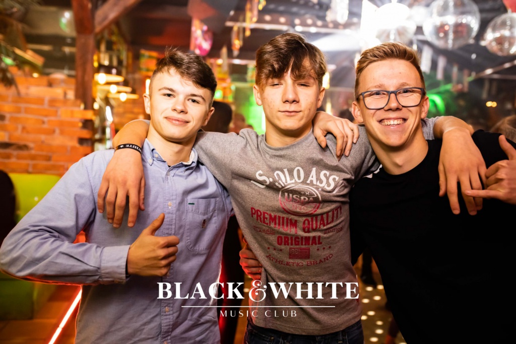 Łobuzy na trzecie urodziny Clubu Black&White [22.10.2021] - zdjęcie #75 - eOstroleka.pl