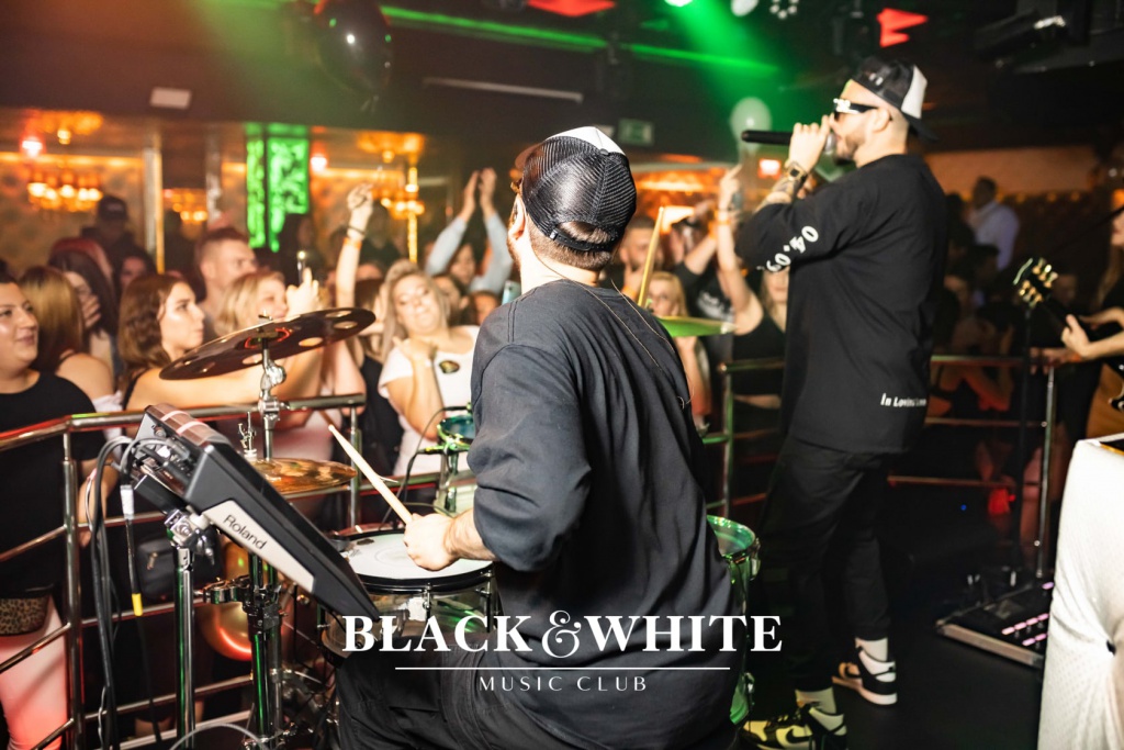 Łobuzy na trzecie urodziny Clubu Black&White [22.10.2021] - zdjęcie #12 - eOstroleka.pl