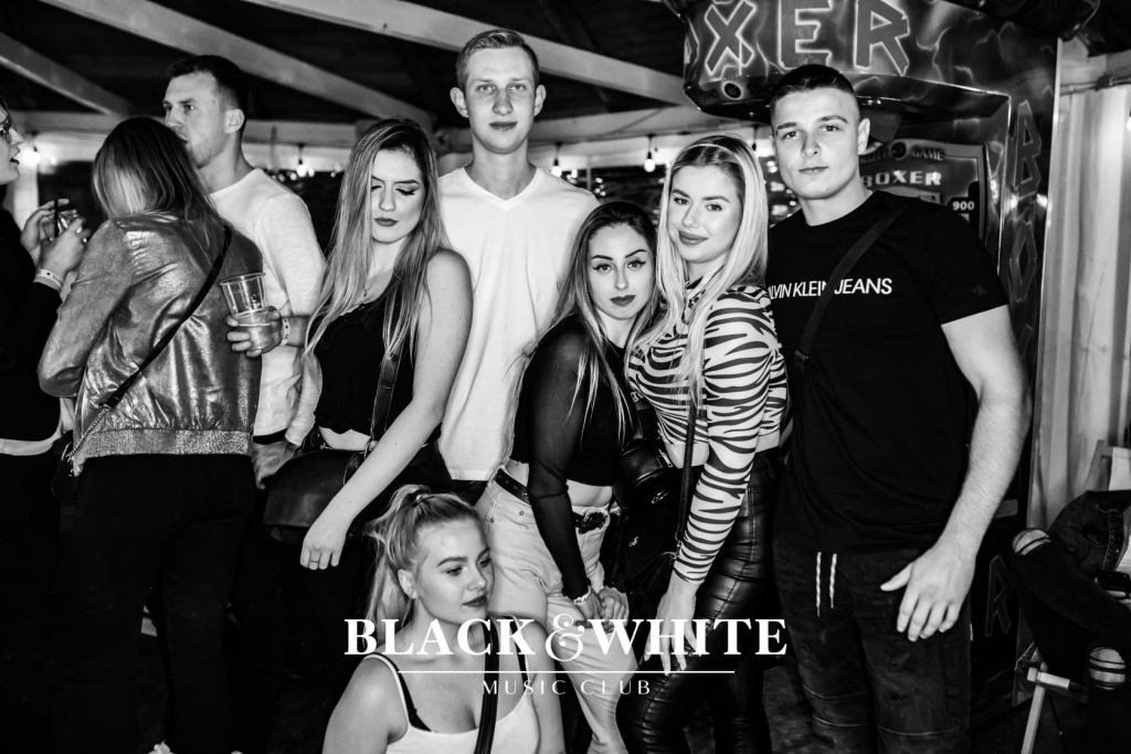 Łobuzy na trzecie urodziny Clubu Black&White [22.10.2021] - zdjęcie #11 - eOstroleka.pl