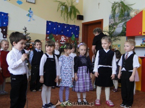 Dzień babci i dziadka w przedszkolu nr.13  - zdjęcie #46 - eOstroleka.pl