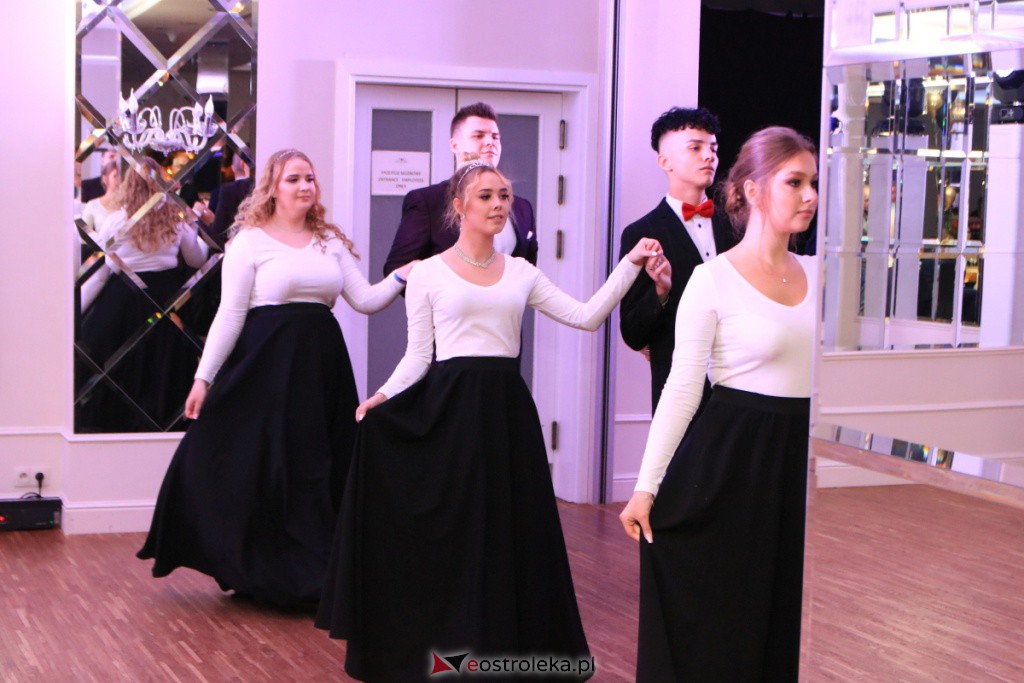 Studniówka w ZSZ nr 4 [30.10.2021] - zdjęcie #238 - eOstroleka.pl