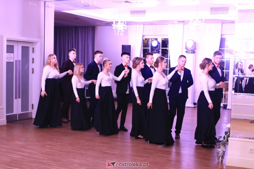 Studniówka w ZSZ nr 4 [30.10.2021] - zdjęcie #235 - eOstroleka.pl