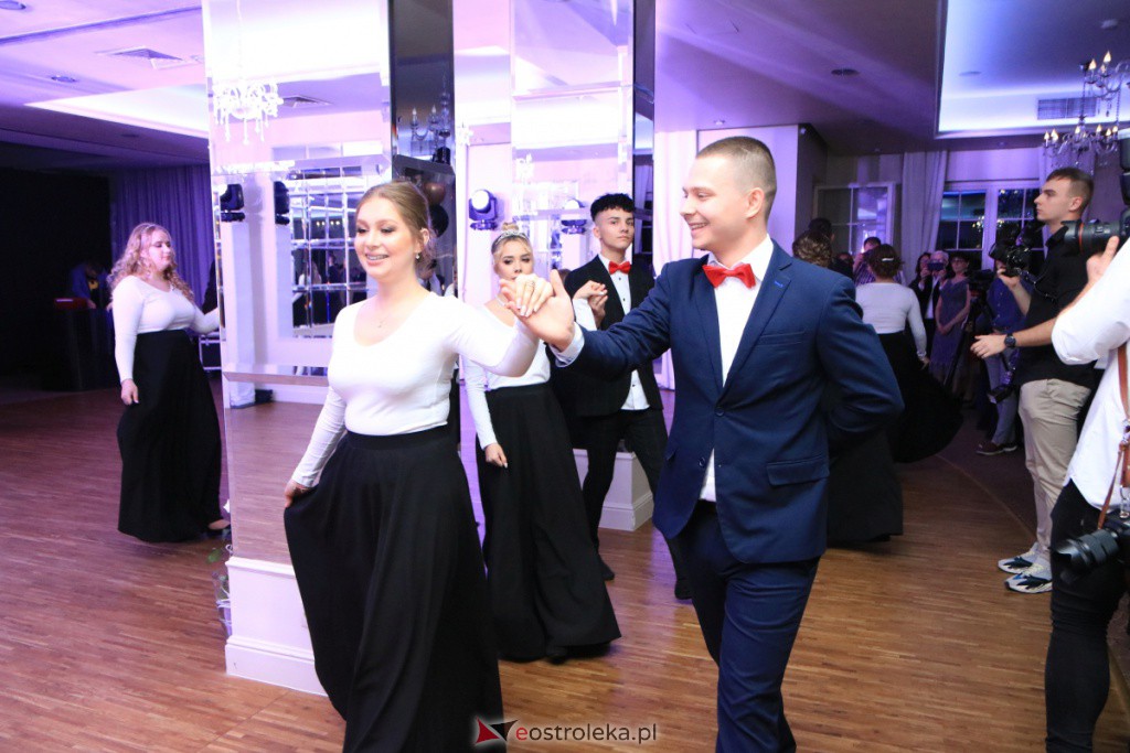 Studniówka w ZSZ nr 4 [30.10.2021] - zdjęcie #231 - eOstroleka.pl