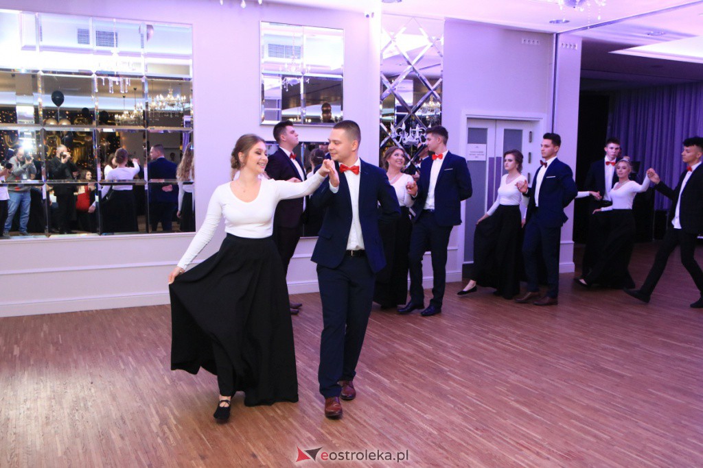 Studniówka w ZSZ nr 4 [30.10.2021] - zdjęcie #203 - eOstroleka.pl