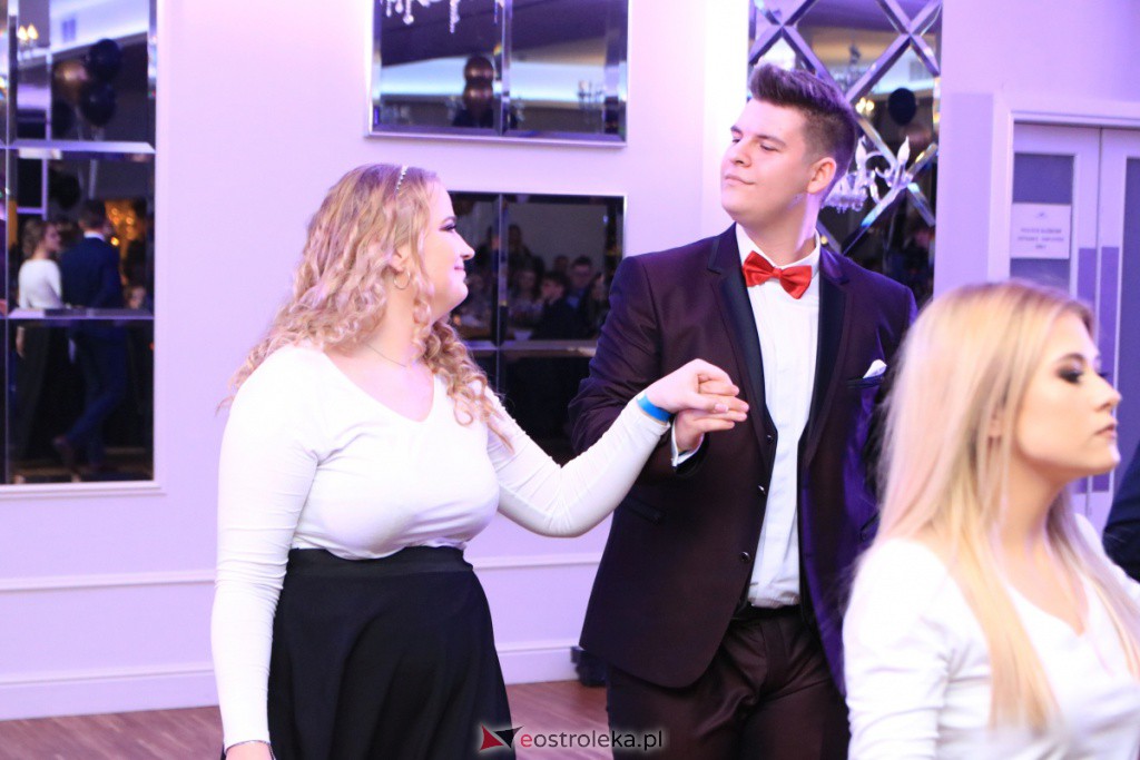 Studniówka w ZSZ nr 4 [30.10.2021] - zdjęcie #197 - eOstroleka.pl
