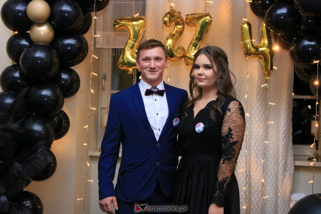 Studniówka w ZSZ nr 4 [30.10.2021] - zdjęcie #130 - eOstroleka.pl