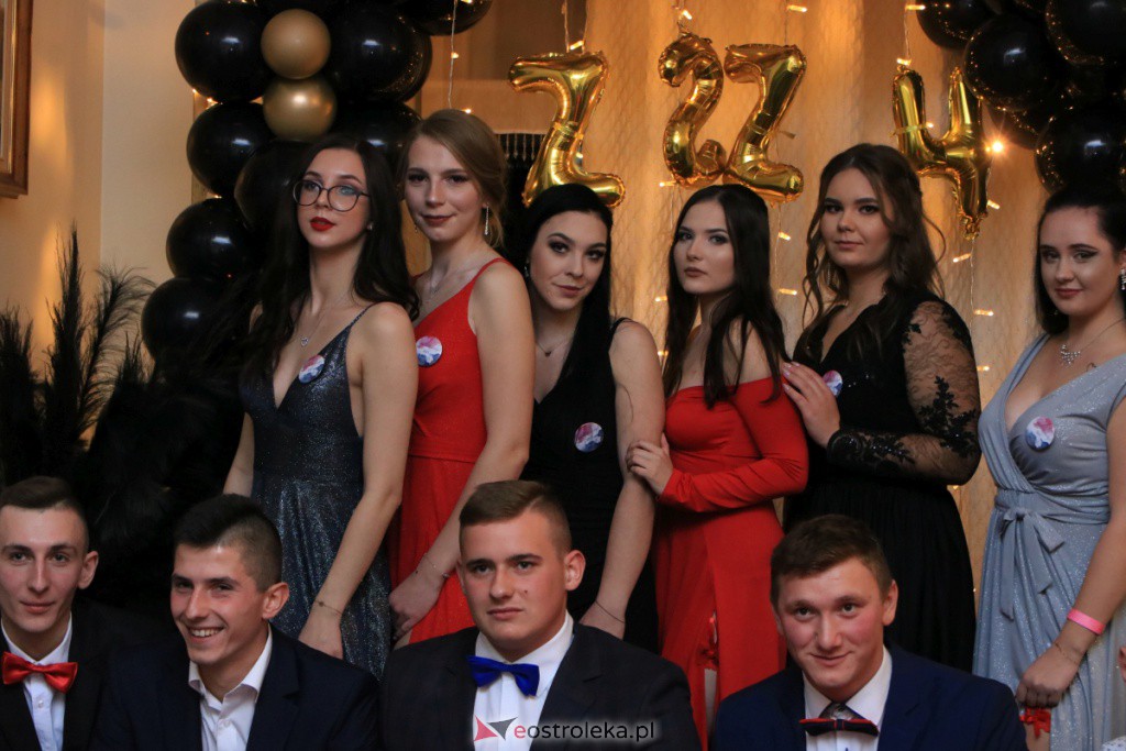 Studniówka w ZSZ nr 4 [30.10.2021] - zdjęcie #123 - eOstroleka.pl