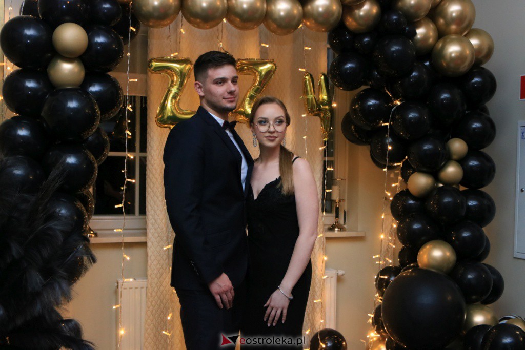 Studniówka w ZSZ nr 4 [30.10.2021] - zdjęcie #101 - eOstroleka.pl