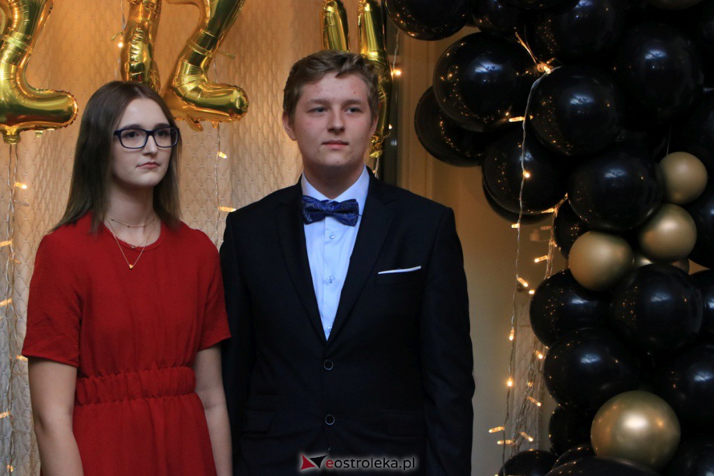 Studniówka w ZSZ nr 4 [30.10.2021] - zdjęcie #94 - eOstroleka.pl