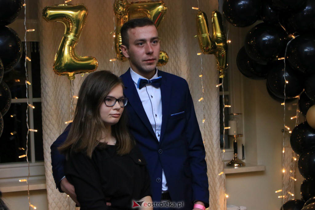 Studniówka w ZSZ nr 4 [30.10.2021] - zdjęcie #92 - eOstroleka.pl