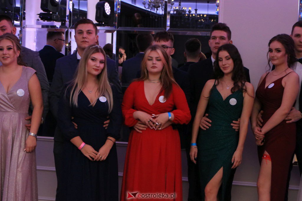 Studniówka w ZSZ nr 4 [30.10.2021] - zdjęcie #89 - eOstroleka.pl