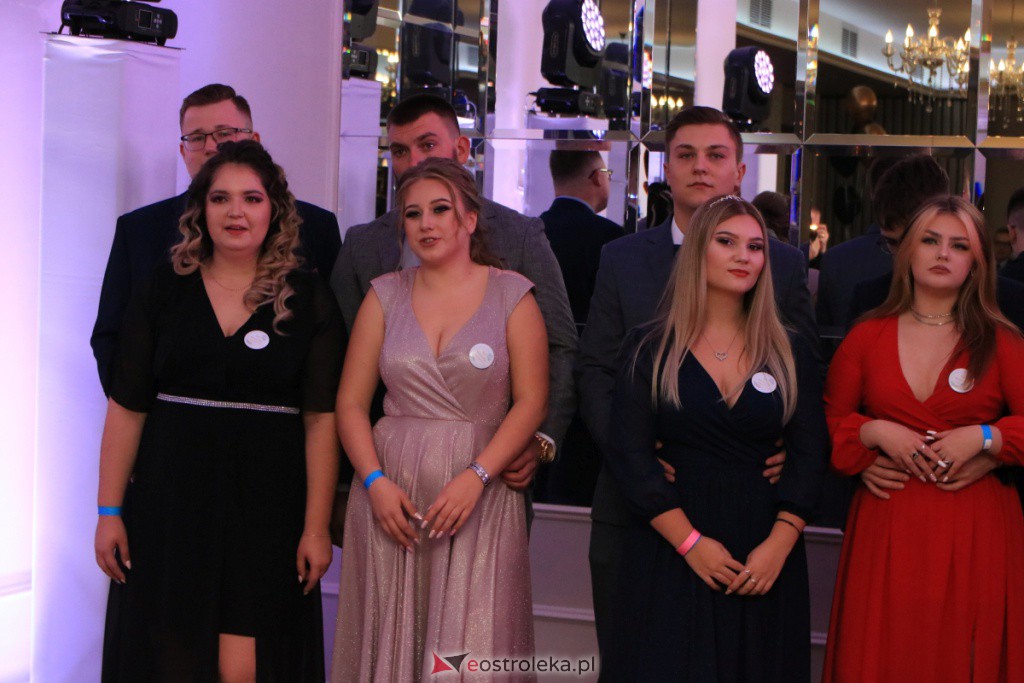 Studniówka w ZSZ nr 4 [30.10.2021] - zdjęcie #87 - eOstroleka.pl