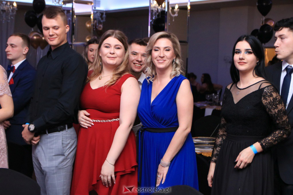 Studniówka w ZSZ nr 4 [30.10.2021] - zdjęcie #67 - eOstroleka.pl
