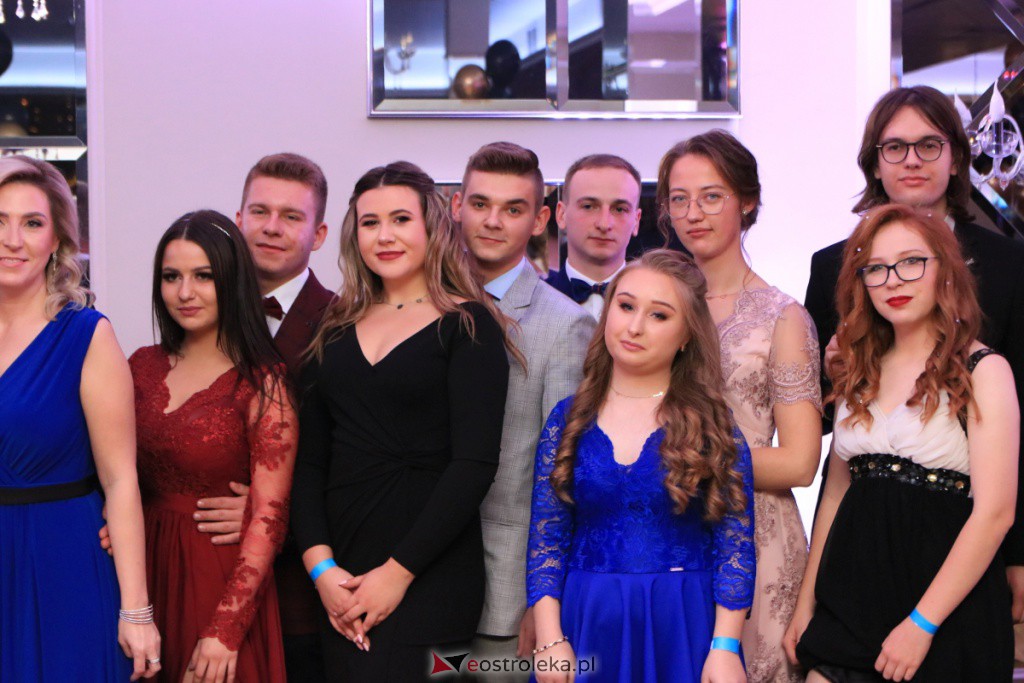 Studniówka w ZSZ nr 4 [30.10.2021] - zdjęcie #42 - eOstroleka.pl