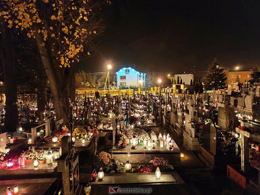 Cmentarz w Kadzidle nocą [01.11.2021] - zdjęcie #30 - eOstroleka.pl