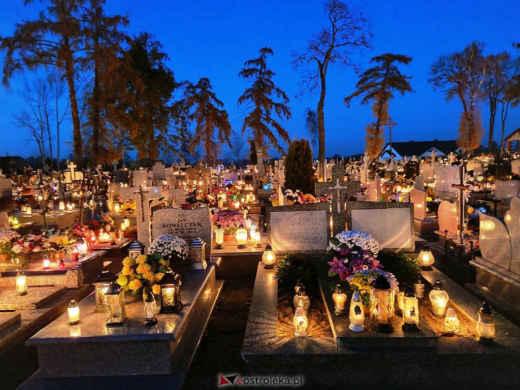 Cmentarz w Myszyńcu nocą [01.11.2021] - zdjęcie #4 - eOstroleka.pl