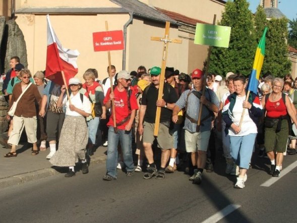 XXIII Piesza Pielgrzymka na Jasną Górę-wyjście - zdjęcie #39 - eOstroleka.pl