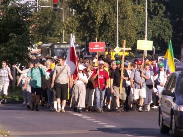 XXIII Piesza Pielgrzymka na Jasną Górę-wyjście - zdjęcie #24 - eOstroleka.pl