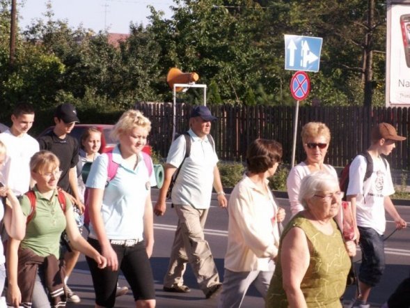 XXIII Piesza Pielgrzymka na Jasną Górę-wyjście - zdjęcie #16 - eOstroleka.pl