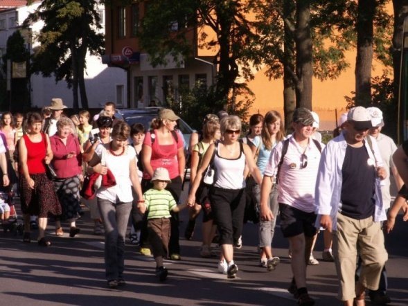 XXIII Piesza Pielgrzymka na Jasną Górę-wyjście - zdjęcie #11 - eOstroleka.pl