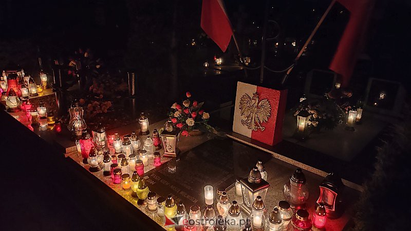 Cmentarz w Rzekuniu nocą [01.11.2021] - zdjęcie #14 - eOstroleka.pl
