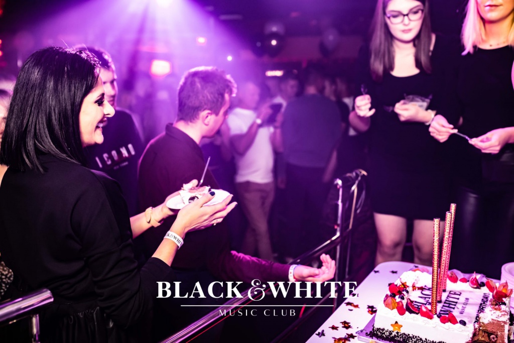 Club Black&White świętował swoje trzecie urodziny [23.10.2021] - zdjęcie #3 - eOstroleka.pl