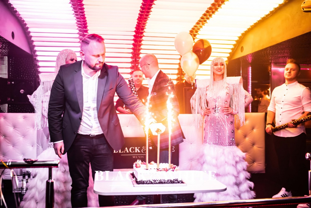 Club Black&White świętował swoje trzecie urodziny [23.10.2021] - zdjęcie #30 - eOstroleka.pl
