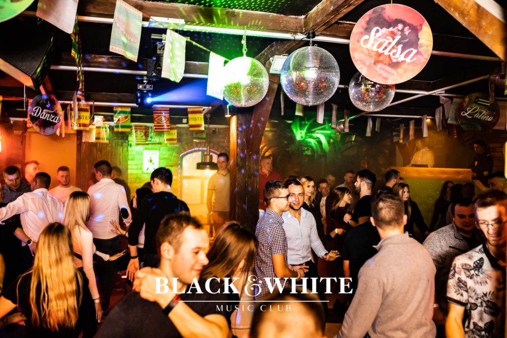 Club Black&White świętował swoje trzecie urodziny [23.10.2021] - zdjęcie #78 - eOstroleka.pl
