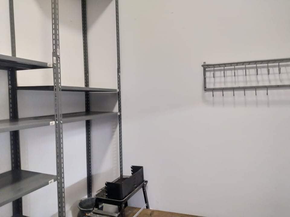 Garaż oraz pomieszczenia magazynowe w budynku Ochotniczej Straży Pożarnej w Rzekuniu po remncie - zdjęcie #7 - eOstroleka.pl