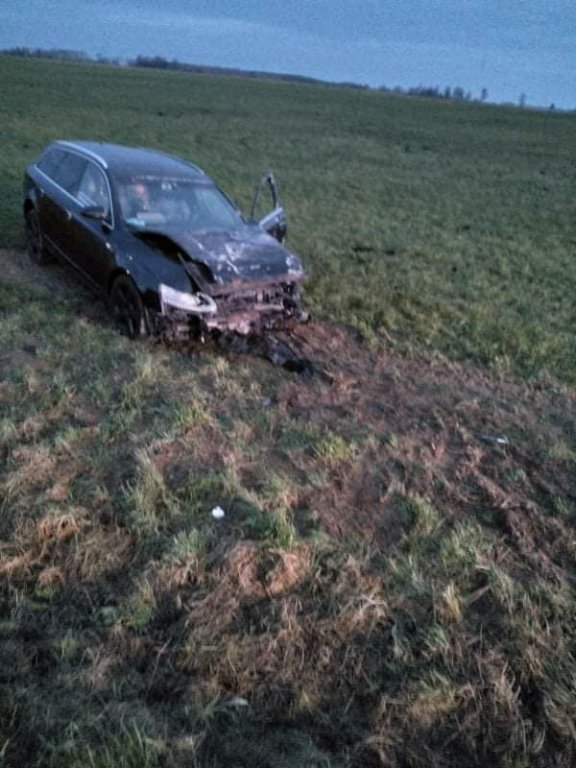 Poważny wypadek na DK-61 między Ostrołęką a Łomżą. Droga całkowicie zablokowana [04.11.2021] - zdjęcie #5 - eOstroleka.pl