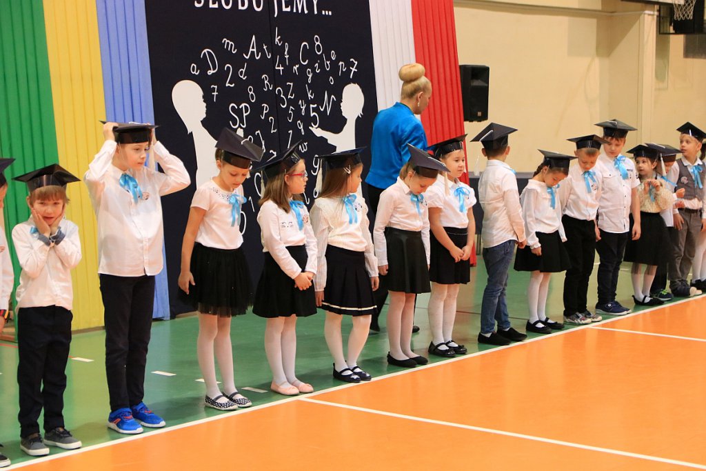 Pasowanie na ucznia w Szkole Podstawowej nr 5 im. Zofii Niedziałkowskiej w Ostrołęce [03.11.2021] - zdjęcie #187 - eOstroleka.pl