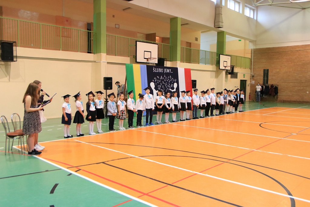 Pasowanie na ucznia w Szkole Podstawowej nr 5 im. Zofii Niedziałkowskiej w Ostrołęce [03.11.2021] - zdjęcie #167 - eOstroleka.pl