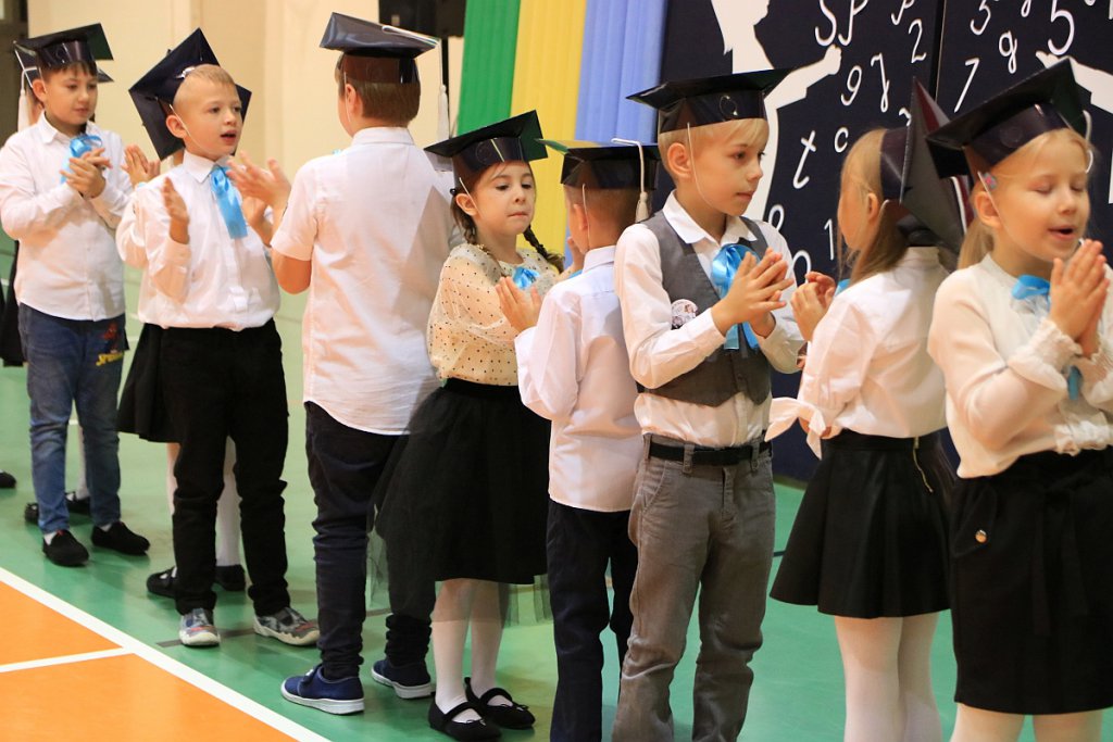 Pasowanie na ucznia w Szkole Podstawowej nr 5 im. Zofii Niedziałkowskiej w Ostrołęce [03.11.2021] - zdjęcie #141 - eOstroleka.pl