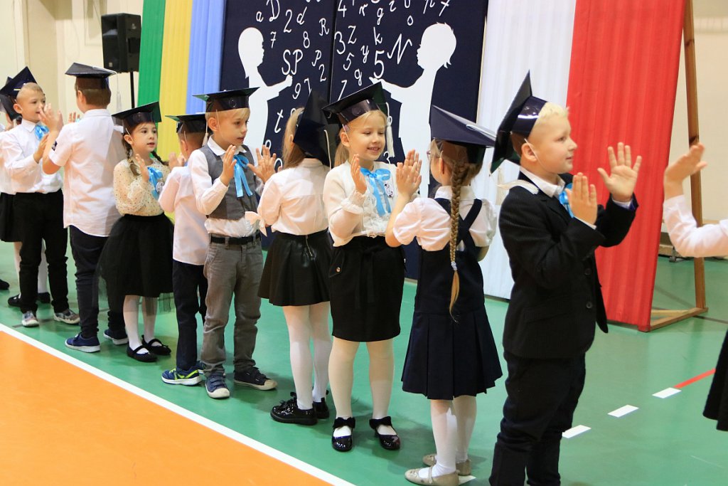 Pasowanie na ucznia w Szkole Podstawowej nr 5 im. Zofii Niedziałkowskiej w Ostrołęce [03.11.2021] - zdjęcie #139 - eOstroleka.pl