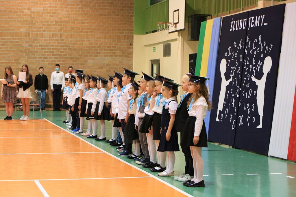 Pasowanie na ucznia w Szkole Podstawowej nr 5 im. Zofii Niedziałkowskiej w Ostrołęce [03.11.2021] - zdjęcie #121 - eOstroleka.pl