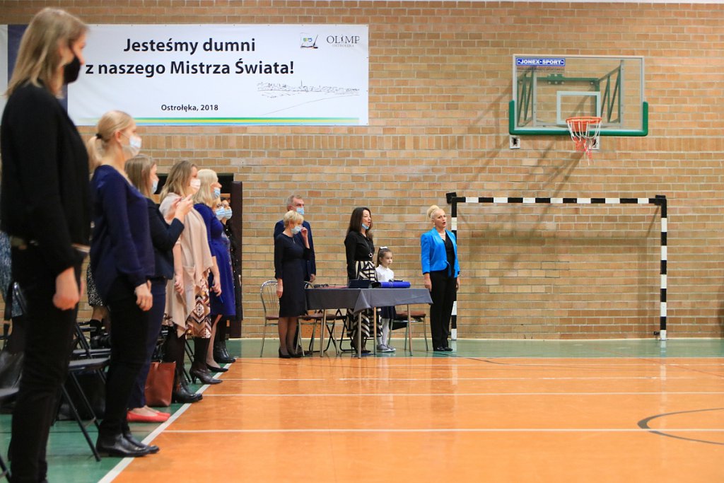 Pasowanie na ucznia w Szkole Podstawowej nr 5 im. Zofii Niedziałkowskiej w Ostrołęce [03.11.2021] - zdjęcie #108 - eOstroleka.pl