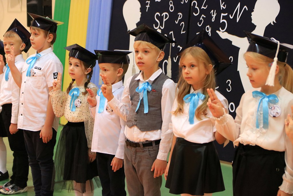 Pasowanie na ucznia w Szkole Podstawowej nr 5 im. Zofii Niedziałkowskiej w Ostrołęce [03.11.2021] - zdjęcie #104 - eOstroleka.pl