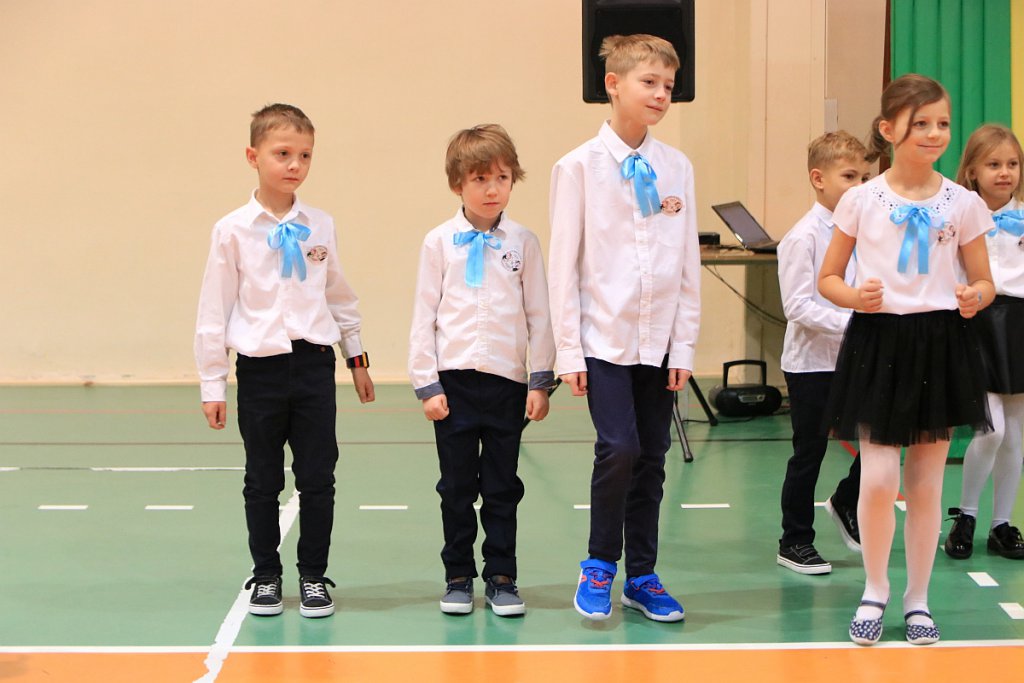 Pasowanie na ucznia w Szkole Podstawowej nr 5 im. Zofii Niedziałkowskiej w Ostrołęce [03.11.2021] - zdjęcie #25 - eOstroleka.pl