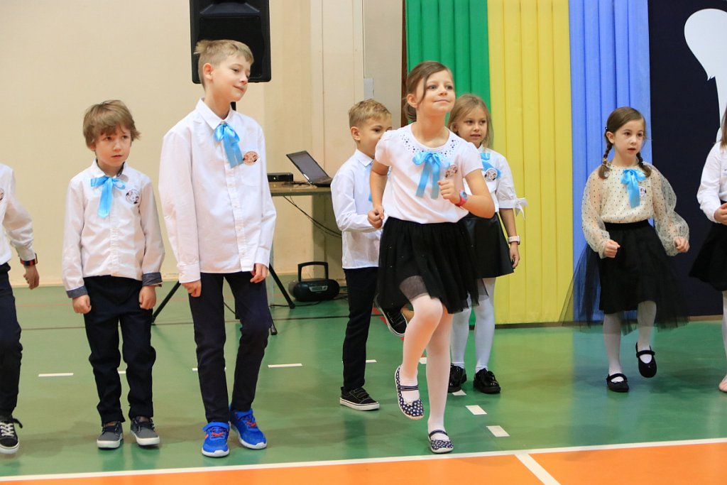 Pasowanie na ucznia w Szkole Podstawowej nr 5 im. Zofii Niedziałkowskiej w Ostrołęce [03.11.2021] - zdjęcie #23 - eOstroleka.pl